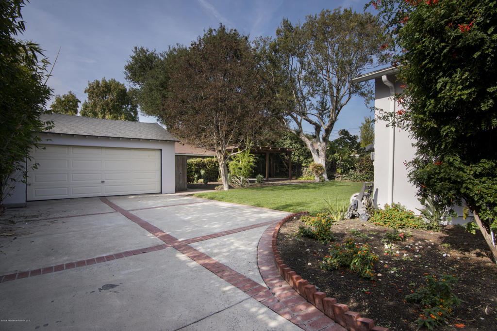 1087 S Los Robles Avenue Property Photo 32
