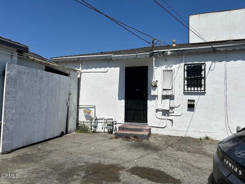 8858 Flower Street Property Photo 6