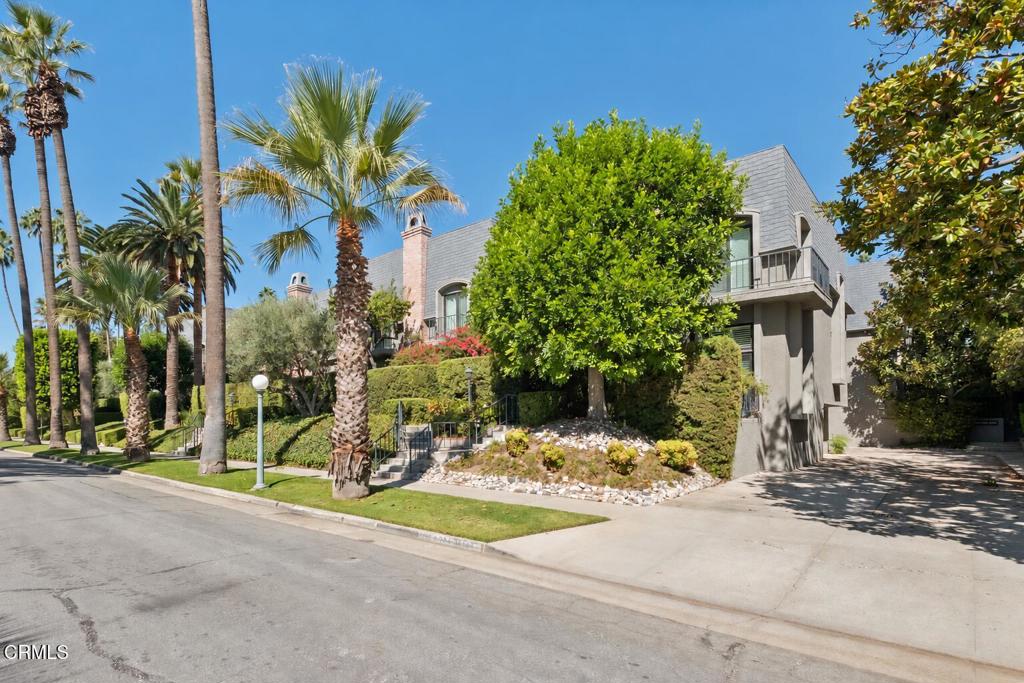 368 S Orange Grove Boulevard Property Photo 1