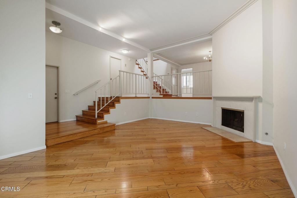 368 S Orange Grove Boulevard Property Photo 3