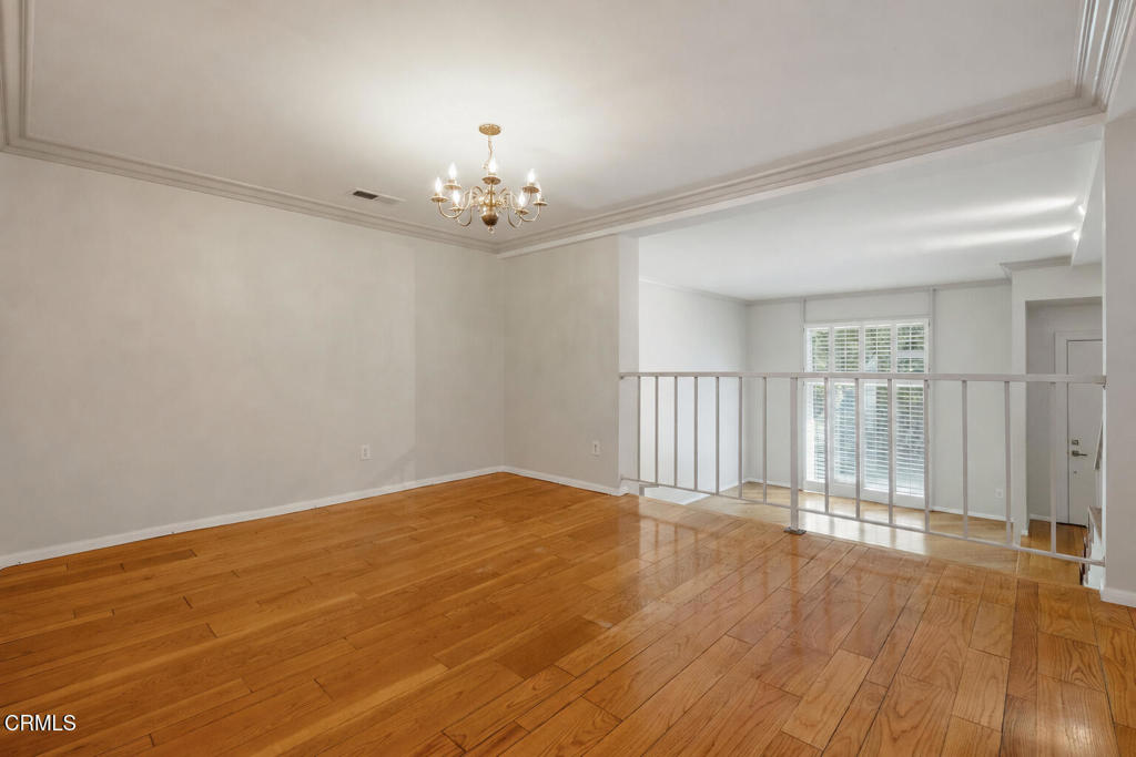 368 S Orange Grove Boulevard Property Photo 8