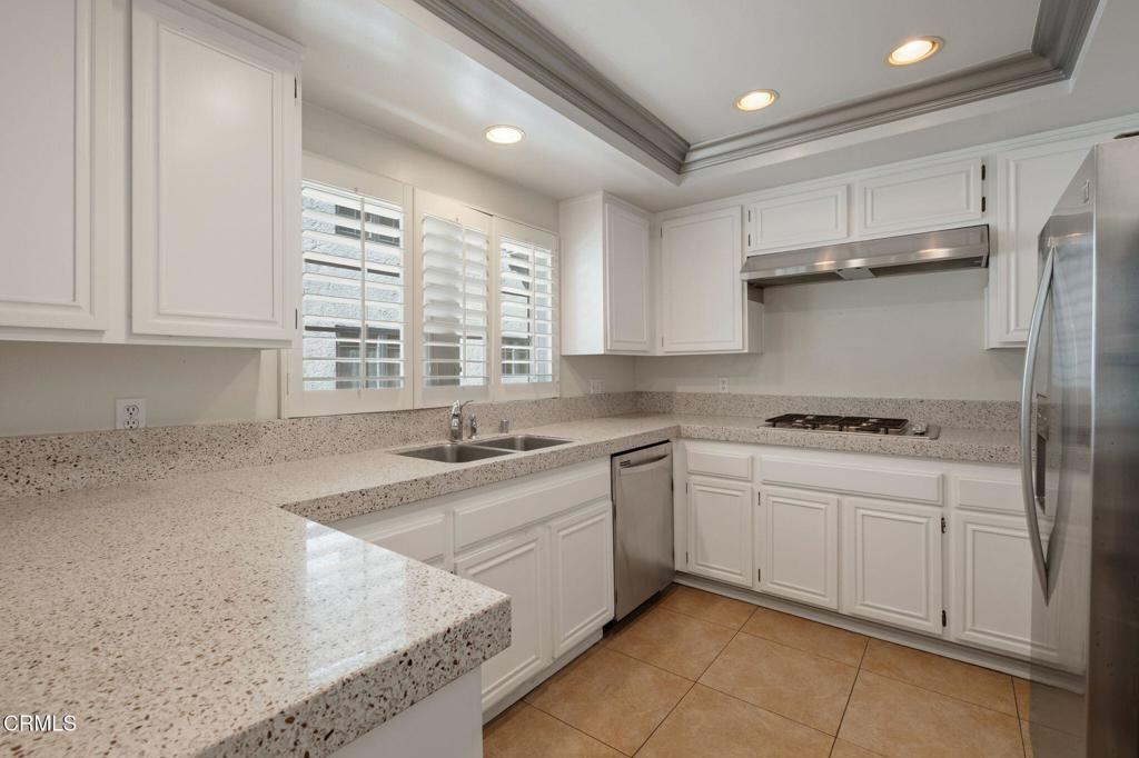 368 S Orange Grove Boulevard Property Photo 12