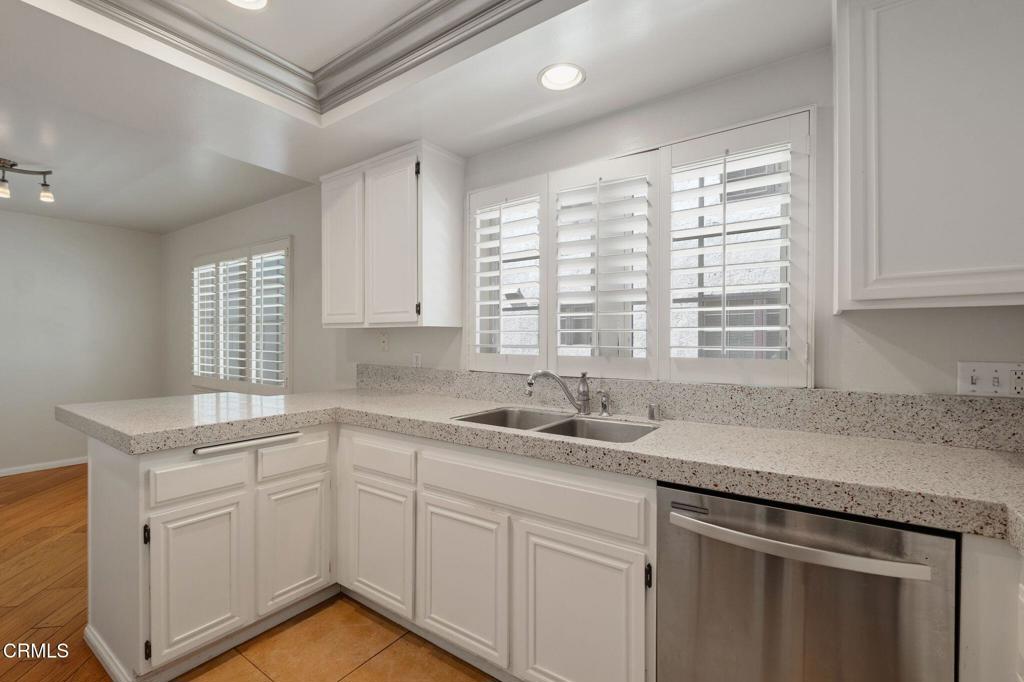 368 S Orange Grove Boulevard Property Photo 13