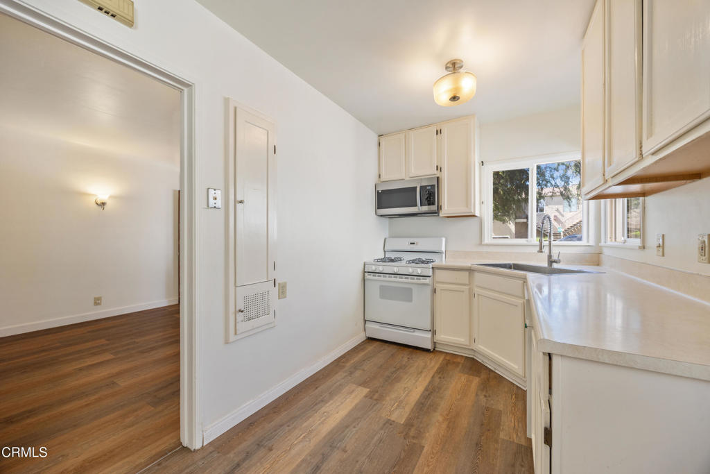 2338 Highbury Avenue Property Photo 8