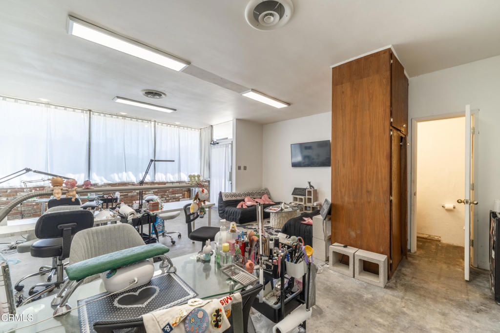 1015 S San Gabriel Boulevard Property Photo 6