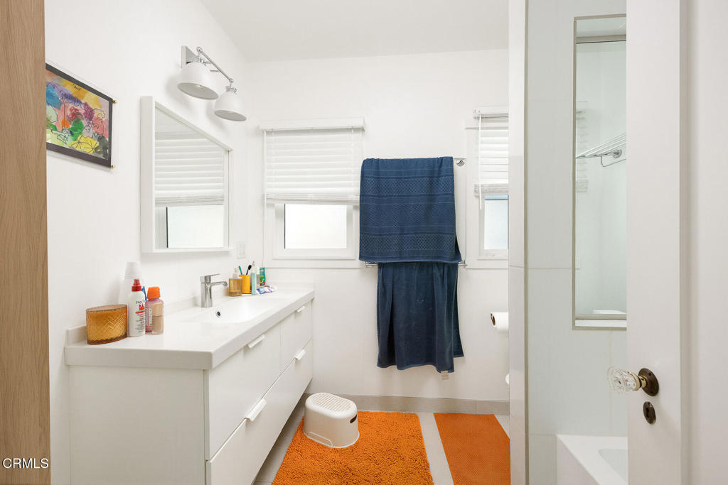 636 640 N Wilson Avenue Property Photo 9