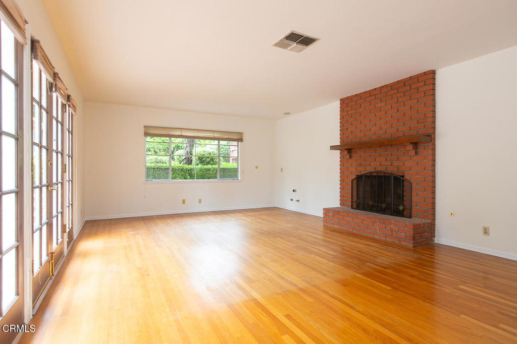 710 S Grand Avenue Property Photo 15