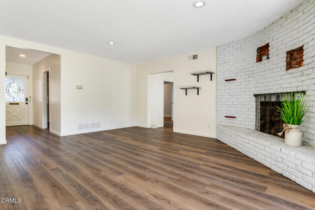 3627 Broadmoor Boulevard N Property Photo 4