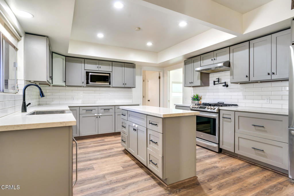 3627 Broadmoor Boulevard N Property Photo 6
