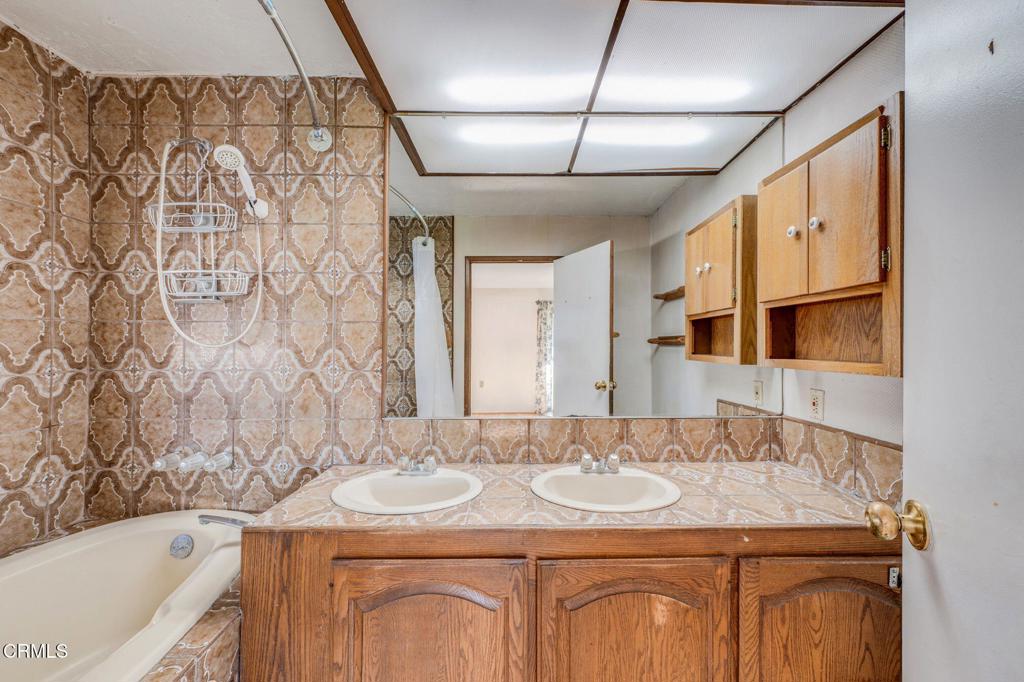 1240 E Mcwood Street Property Photo 18