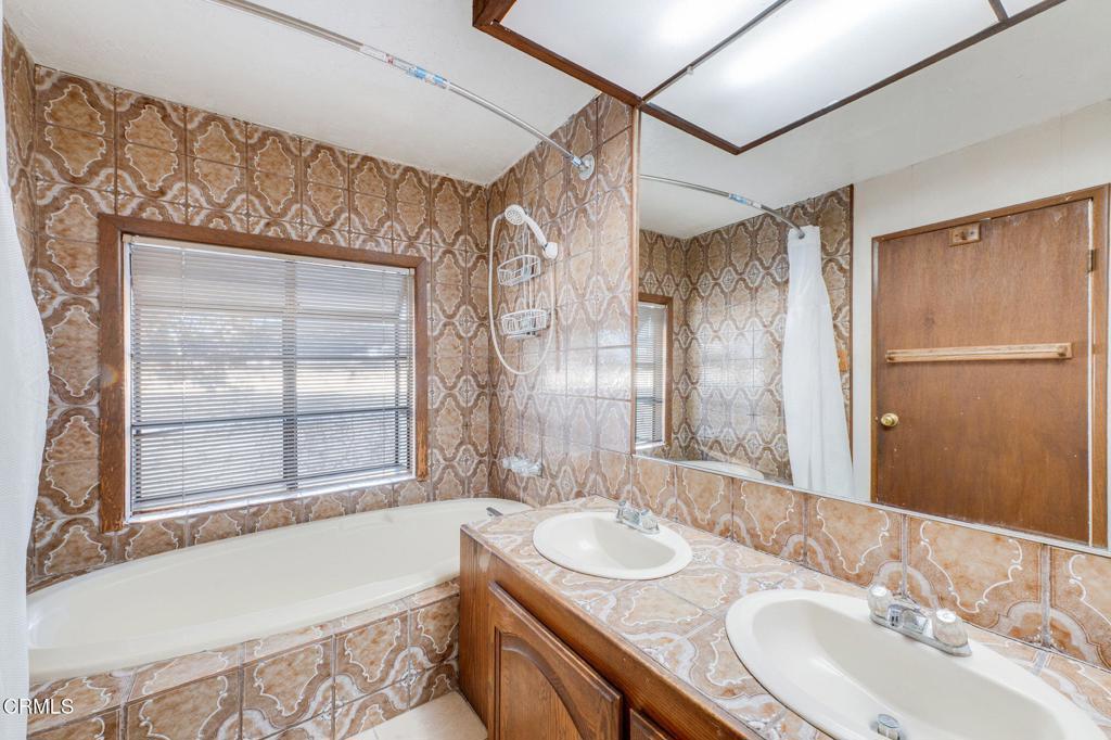 1240 E Mcwood Street Property Photo 19