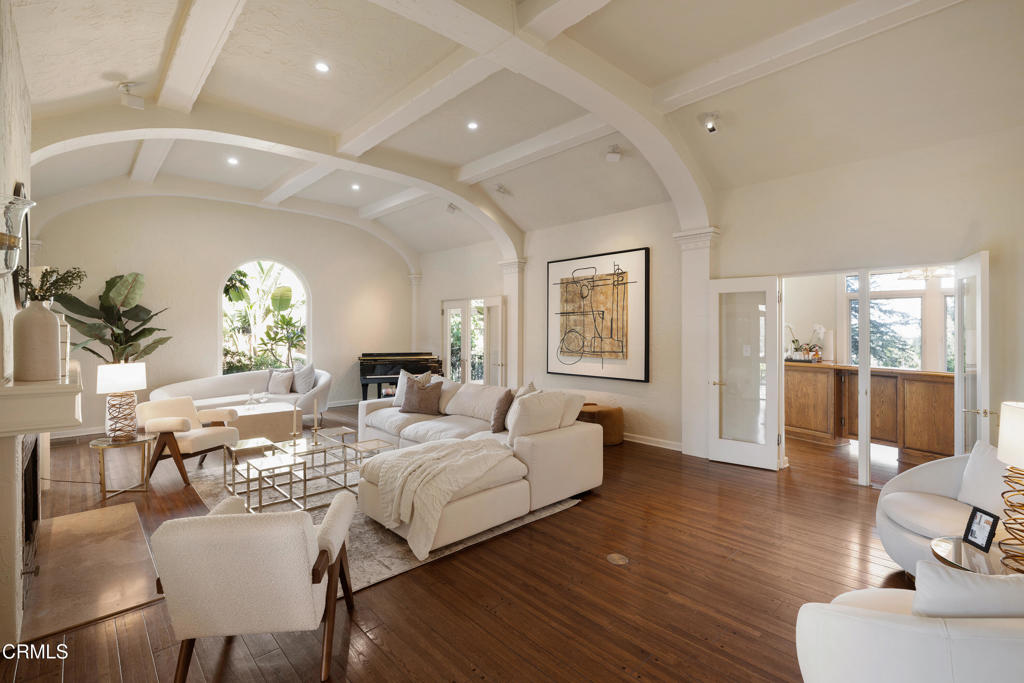 401 Patrician Way Property Photo 4