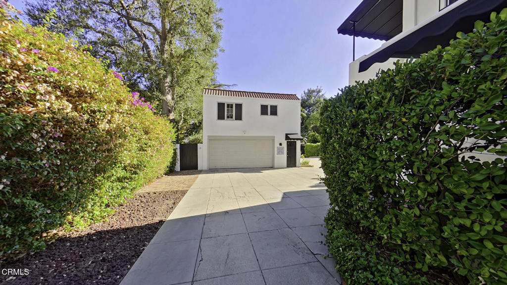 1178 E Elizabeth Street Property Photo 2