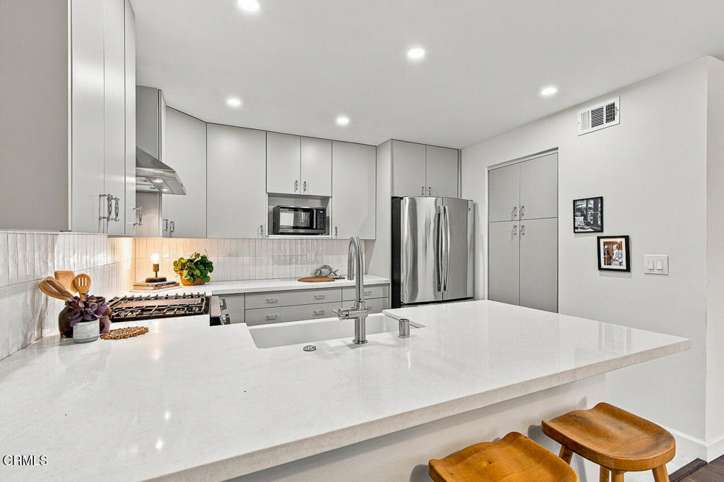 121 Arlington Drive 8 Property Photo 3