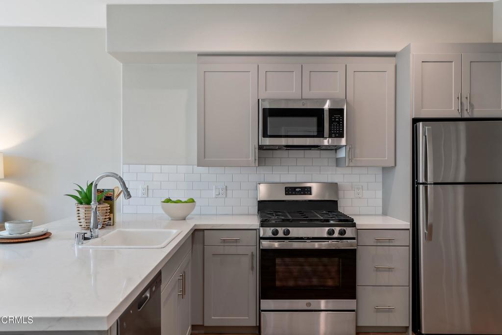 111 N Madison Avenue 214 Property Photo 6