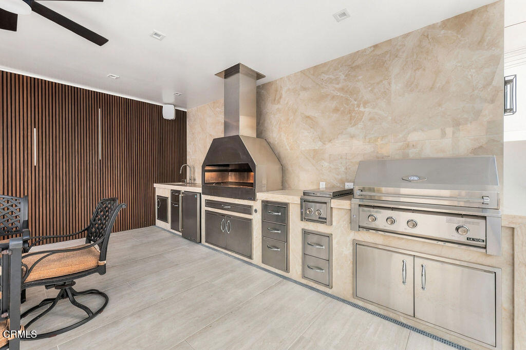 2018 W Kenneth Road Property Photo 7