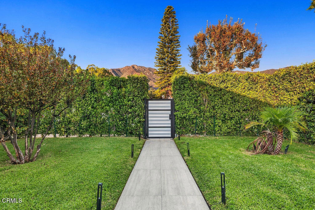 2018 W Kenneth Road Property Photo 8