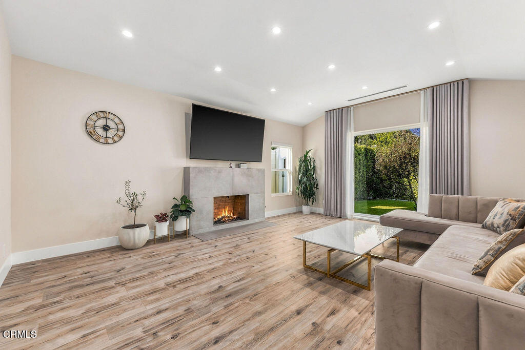 2018 W Kenneth Road Property Photo 14