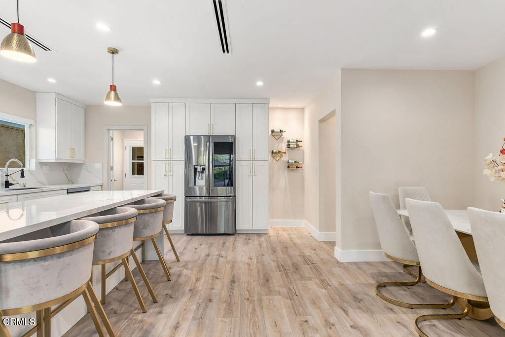 2018 W Kenneth Road Property Photo 17