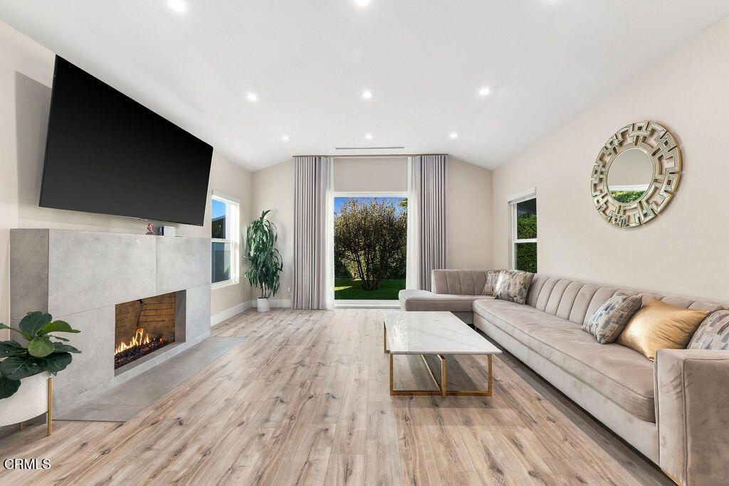 2018 W Kenneth Road Property Photo 18