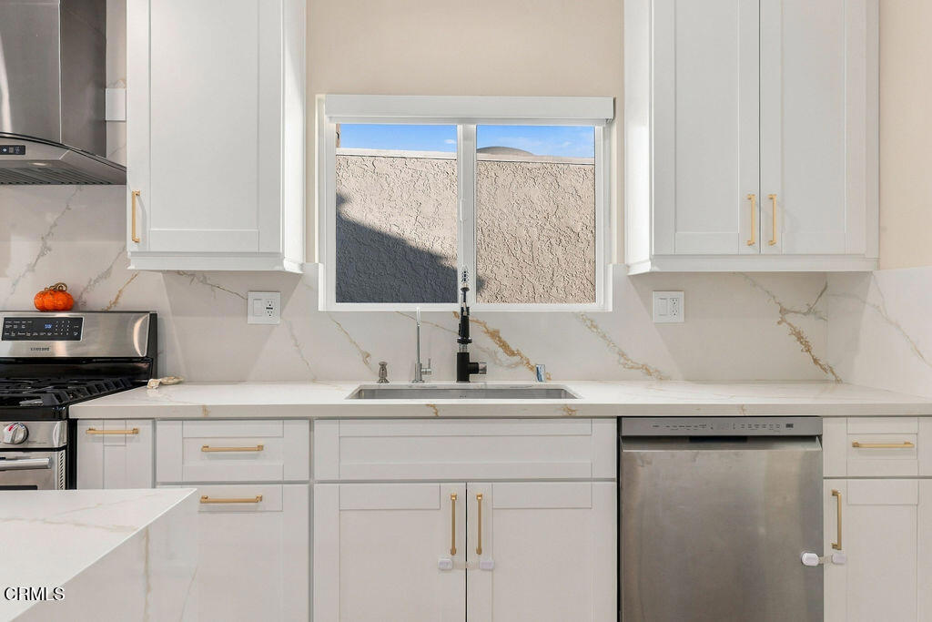2018 W Kenneth Road Property Photo 35