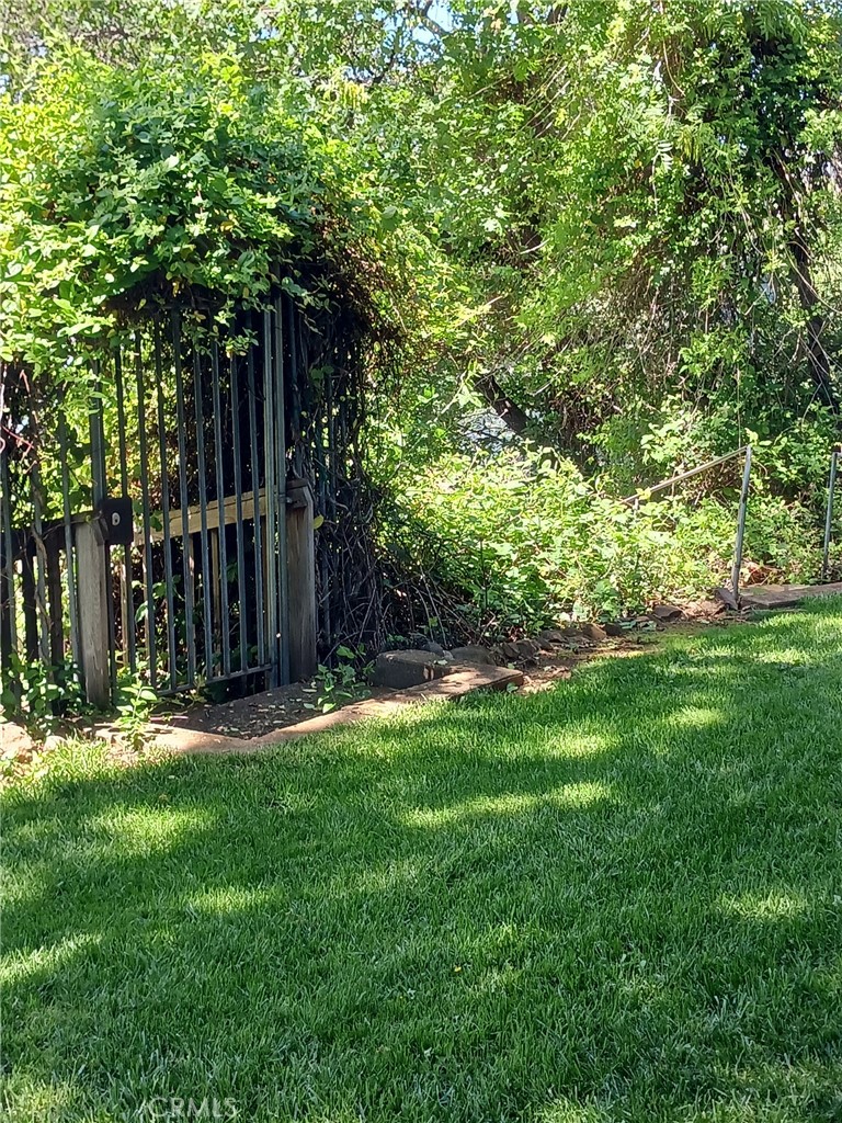 5129 Toyon Property Photo 7