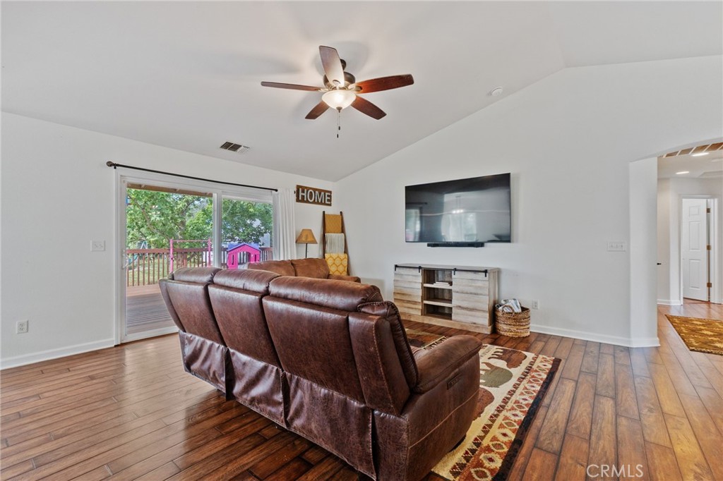 19517 Stringtown Place Property Photo 6