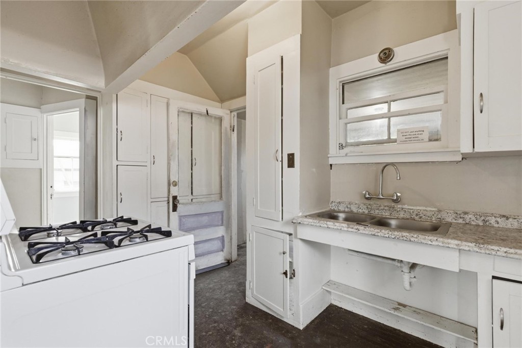 910 G Street Property Photo 23