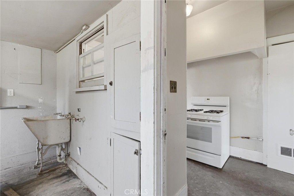 910 G Street Property Photo 26