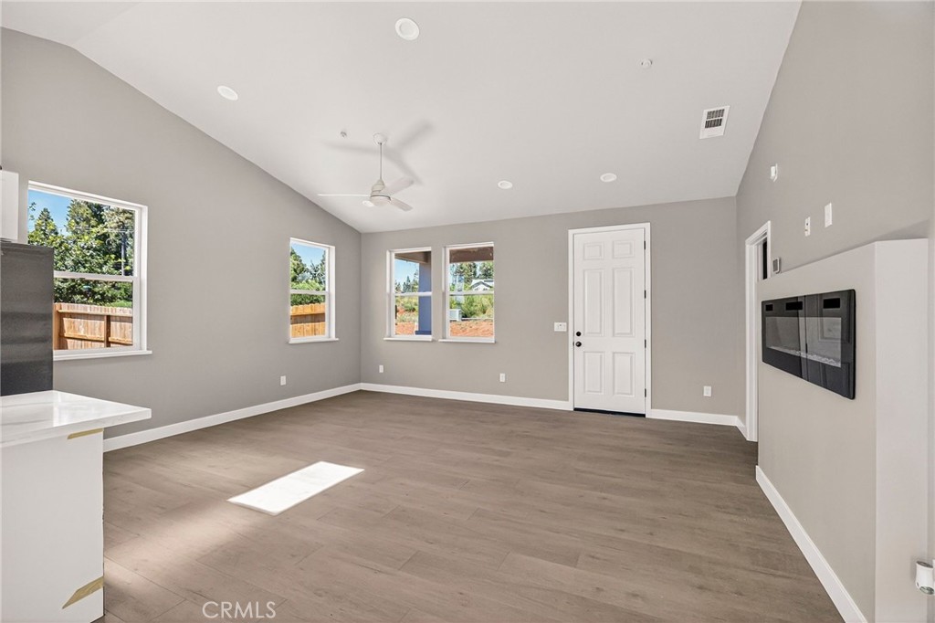 14205 Norwich Property Photo 6