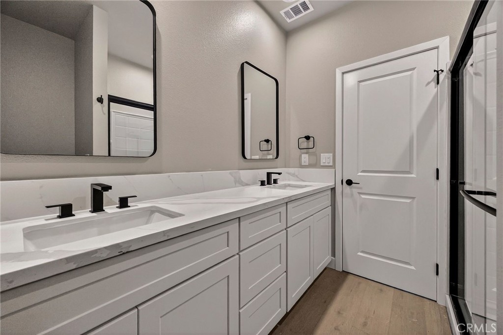 14205 Norwich Property Photo 20