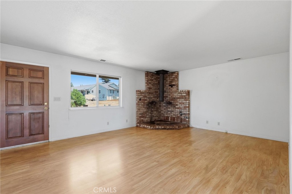 5727 Newland Road Property Photo 7