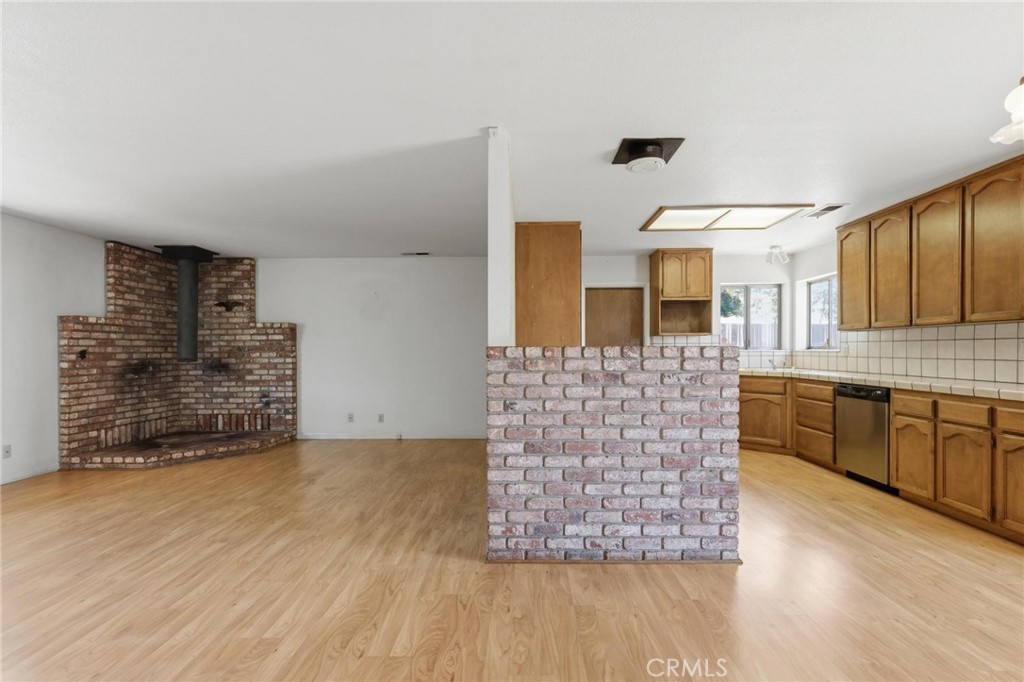 5727 Newland Road Property Photo 8
