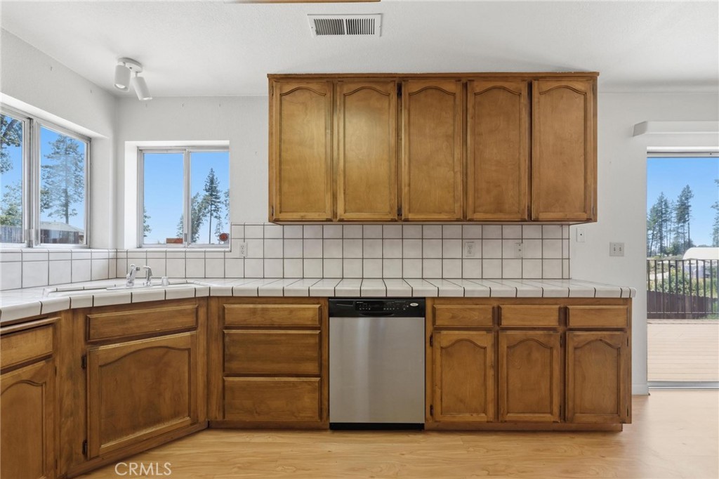 5727 Newland Road Property Photo 14