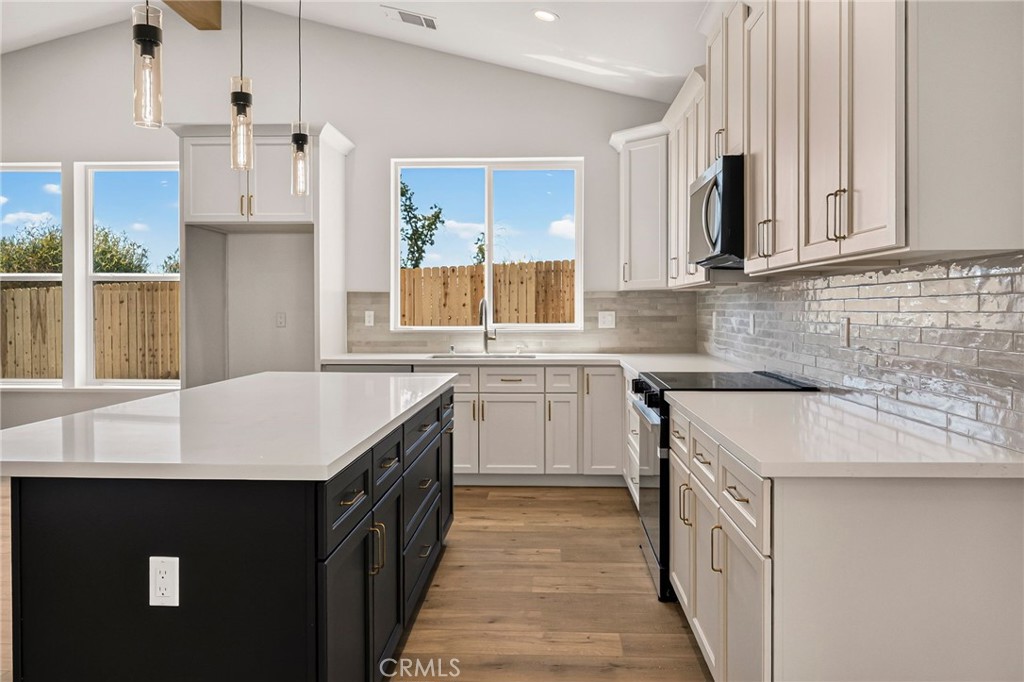5303 Sawmill Road Property Photo 14