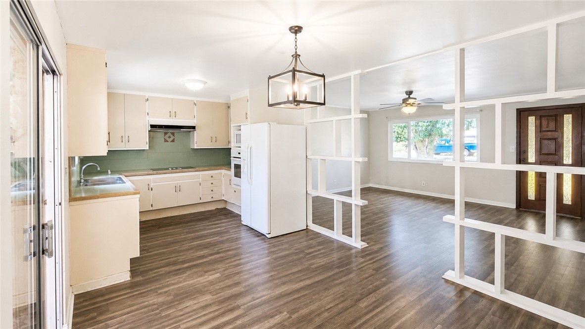 13527 Evelyn Property Photo 5