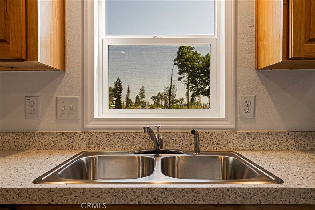 1657 Wee Dell Property Photo 4