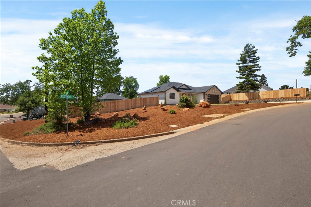 5871 Crestmoor Drive Property Photo 3