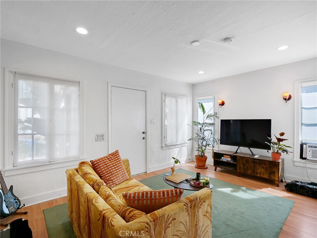2258 Duane Street Property Photo 12
