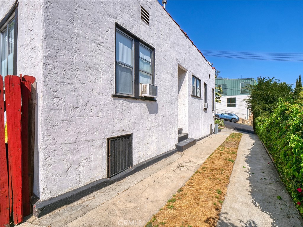 2258 Duane Street Property Photo 23