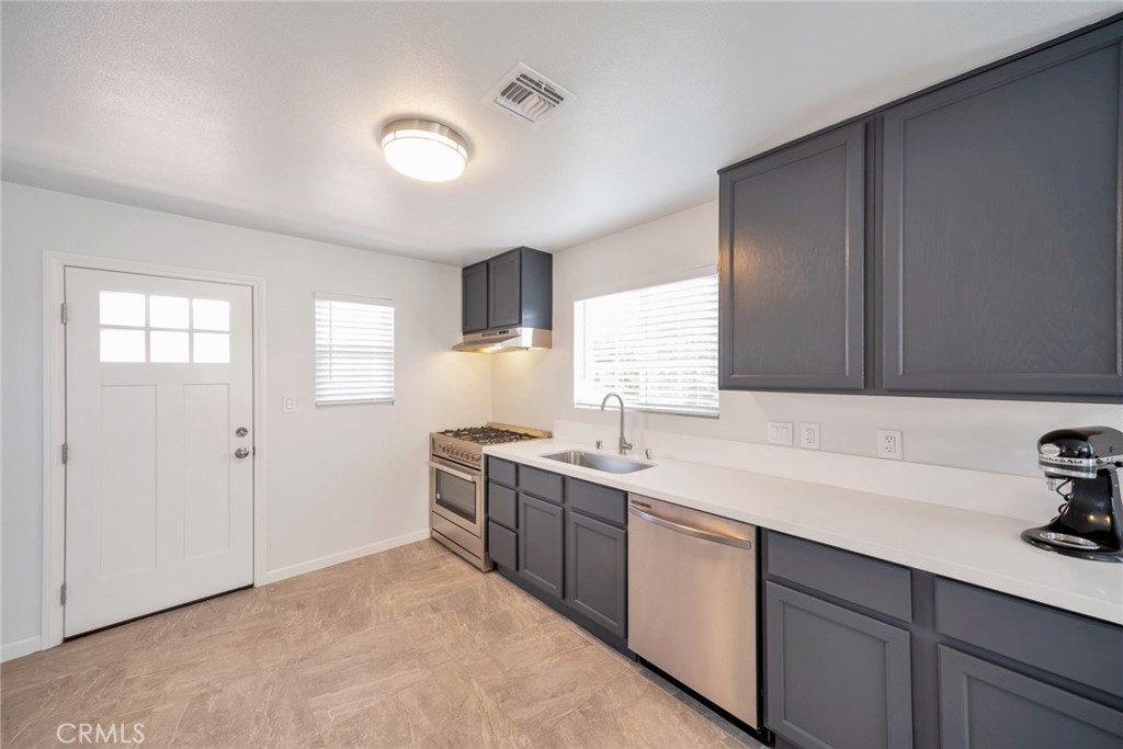 17609 Covello Street Property Photo 4