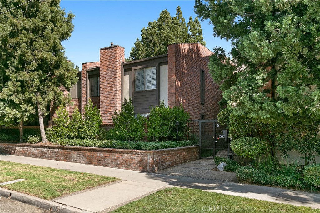 700 S Lake Avenue 315 Property Photo
