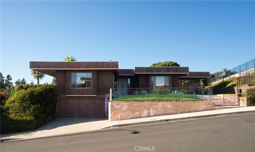 2285 N Hobart Boulevard Property Photo