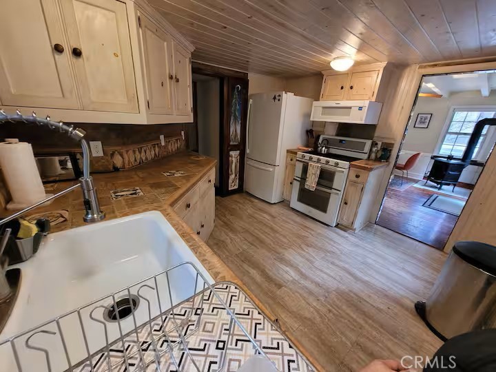 810 Lake Drive Property Photo 19