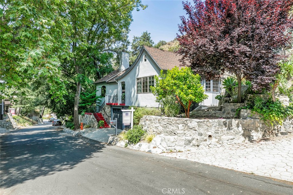 881 Country Club Drive