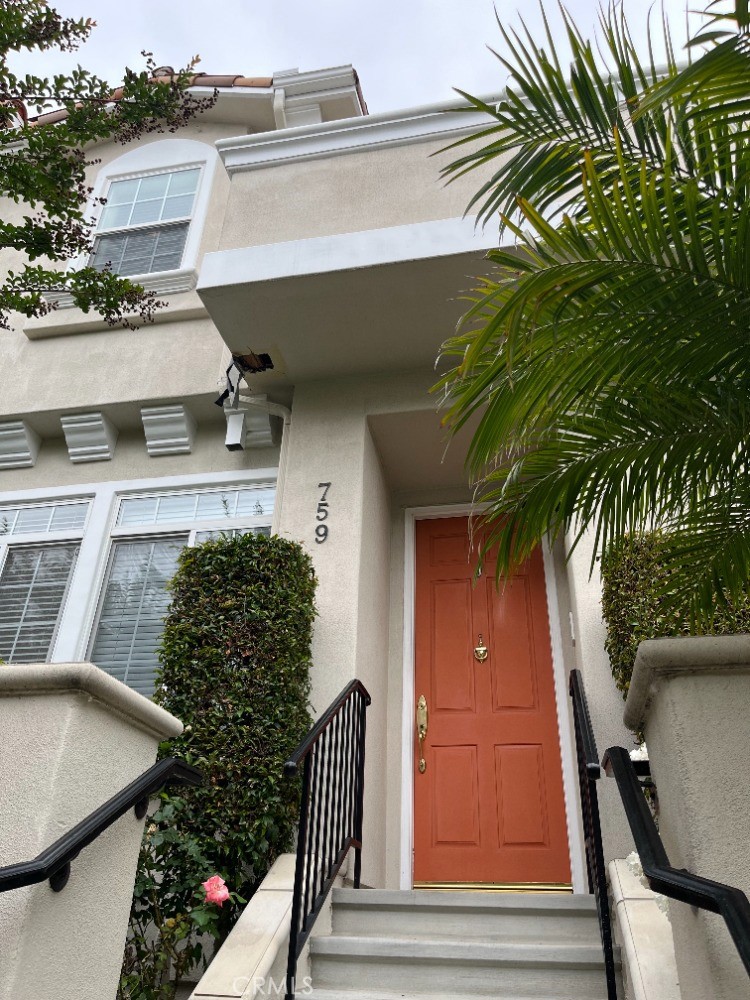 759 E Olive Avenue Property Photo 1