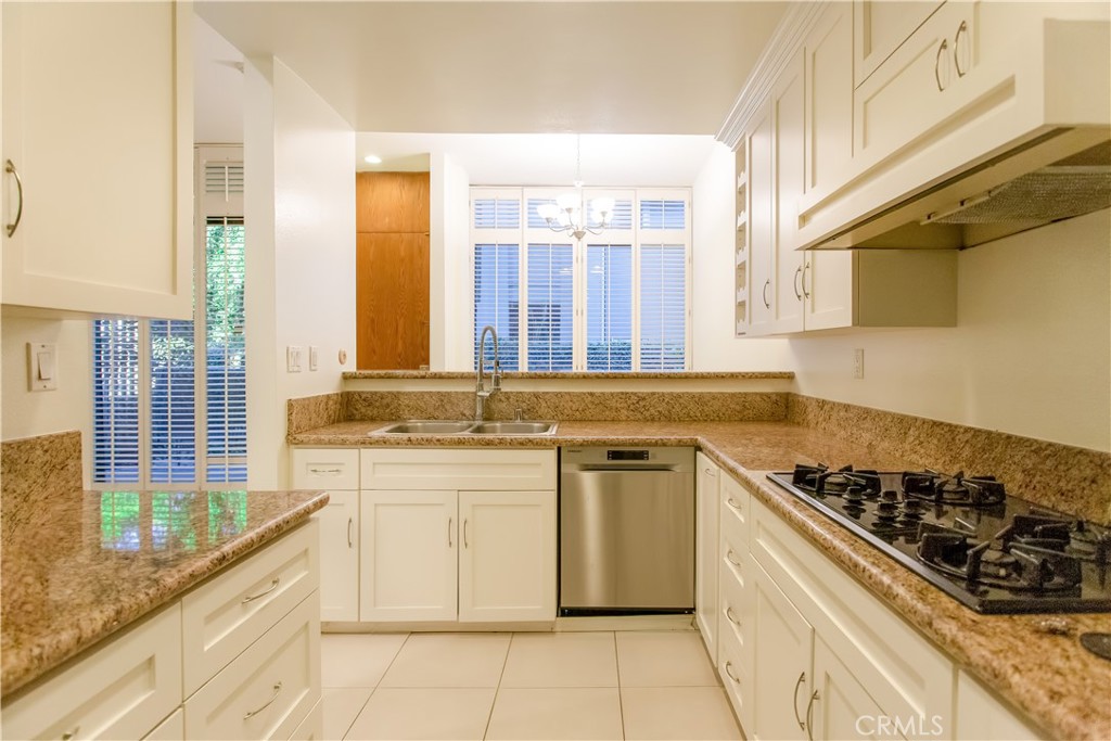 484 E California Boulevard 21 Property Photo 1