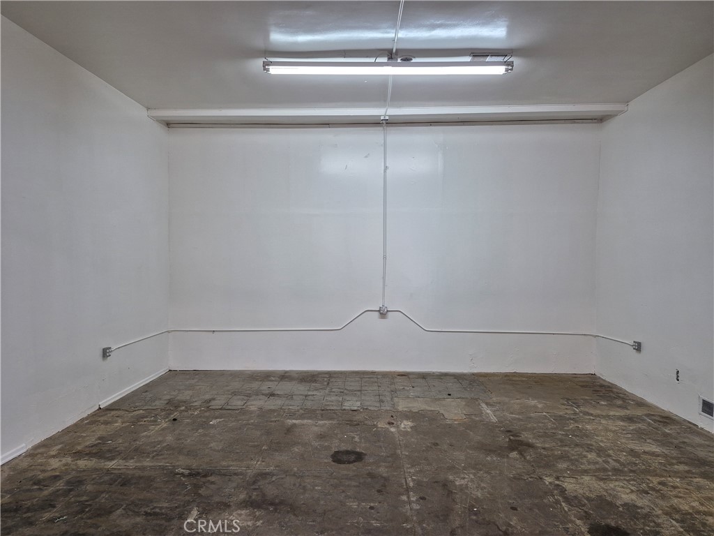 6084 S Hoover Street Property Photo 3