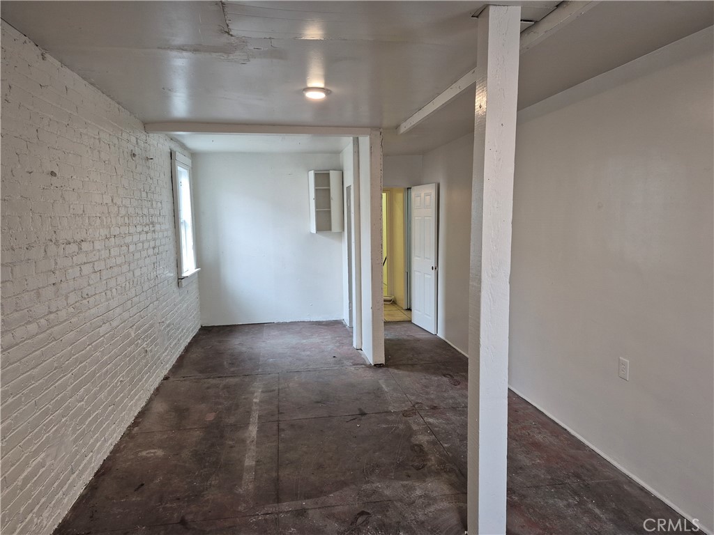 6084 S Hoover Street Property Photo 5