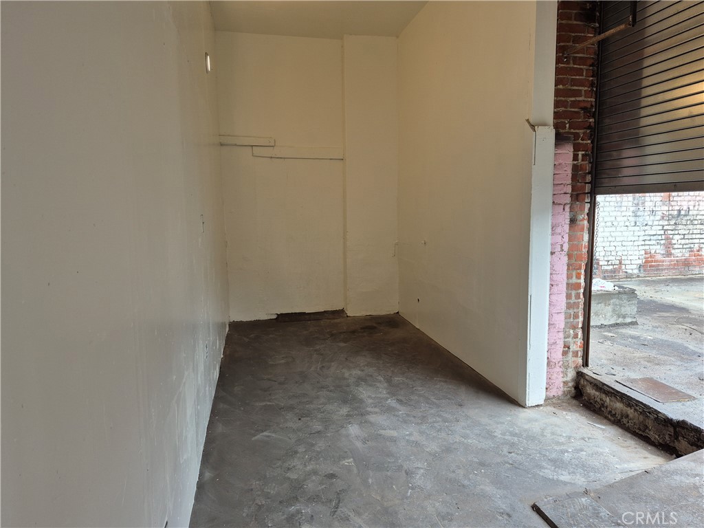 6084 S Hoover Street Property Photo 6